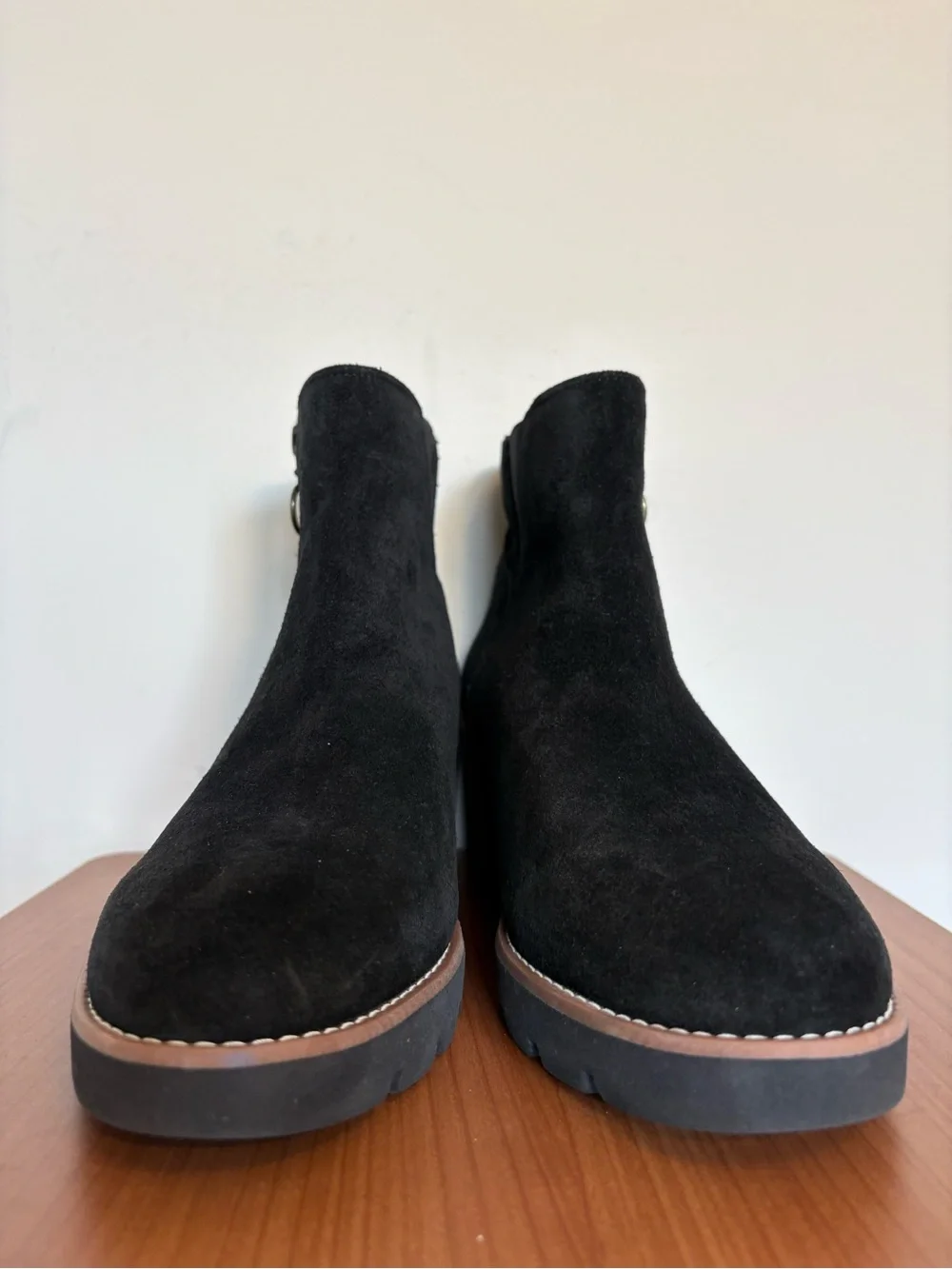Vionic Hazal Water Repellent Suede Ankle Boots Wedge Heel US Women's size 9.5